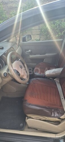 Nissan Tiida-15