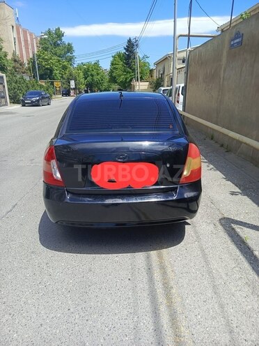 Hyundai Accent-2