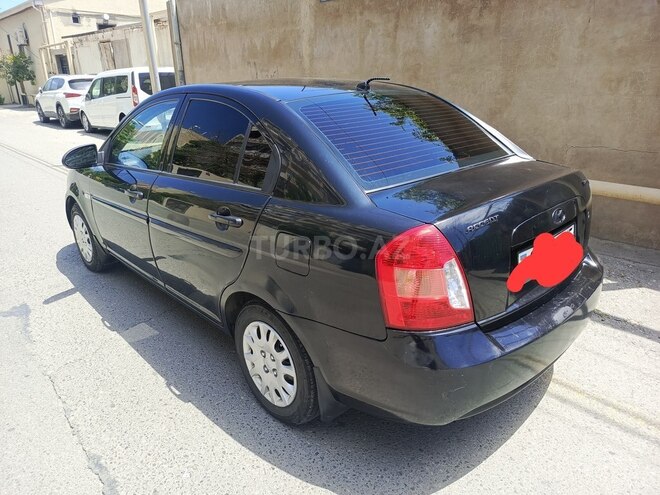 Hyundai Accent-4
