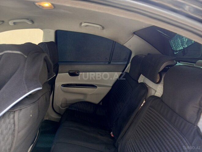 Hyundai Accent-8