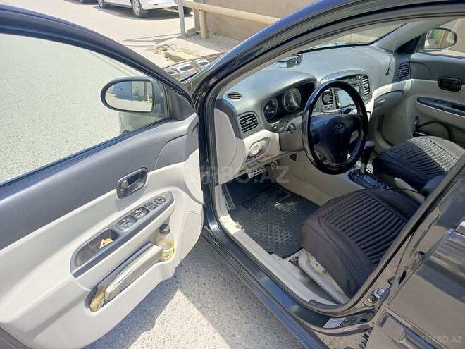 Hyundai Accent-11