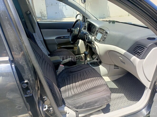 Hyundai Accent-13