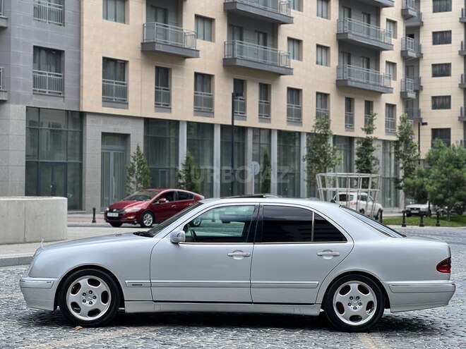 Mercedes E 220-4