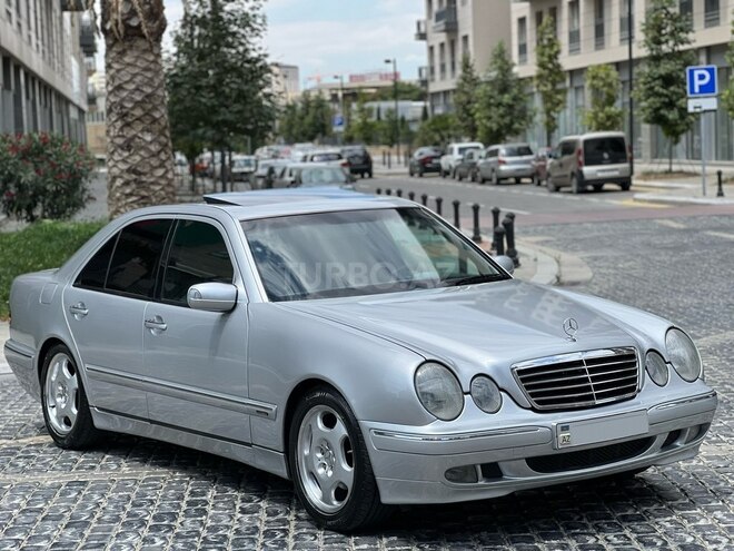 Mercedes E 220-1