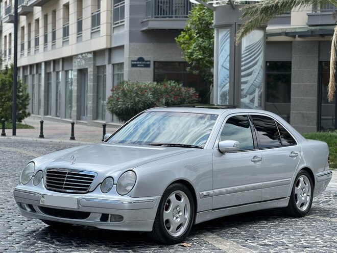 Mercedes E 220-3