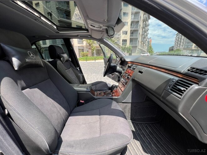 Mercedes E 220-10
