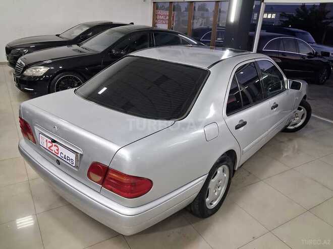 Mercedes E 200-5