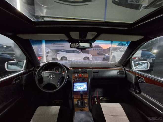 Mercedes E 200-10
