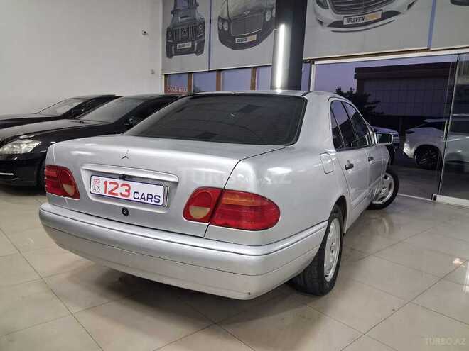 Mercedes E 200-13