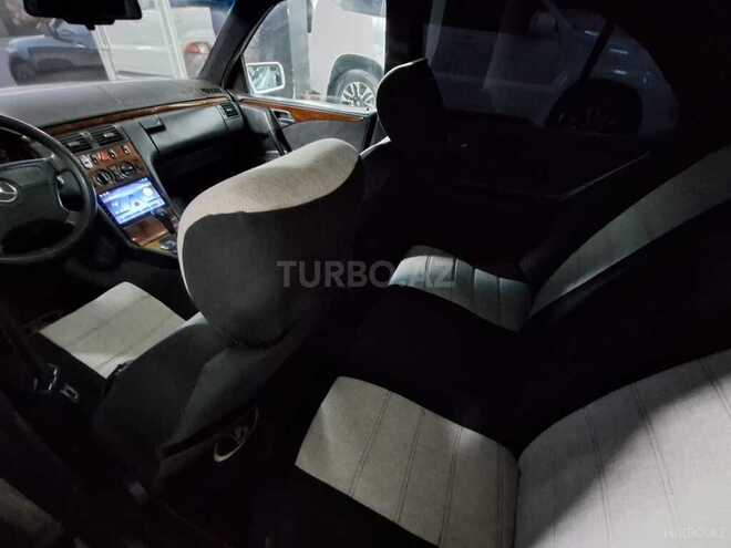 Mercedes E 200-11