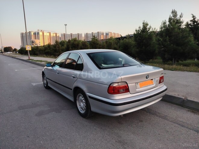 BMW 523-4