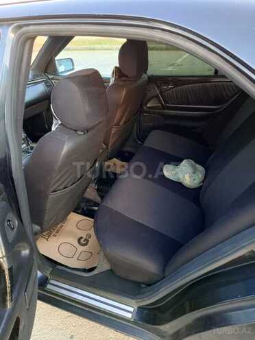 Mercedes E 230-13