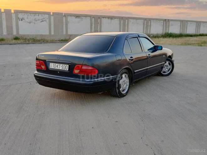 Mercedes E 230-5