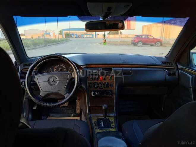 Mercedes E 230-12