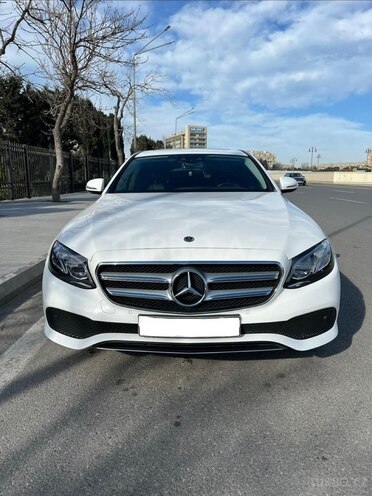Mercedes E 220 d-1