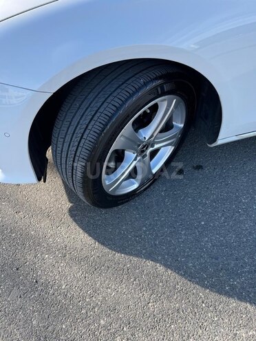Mercedes E 220 d-6