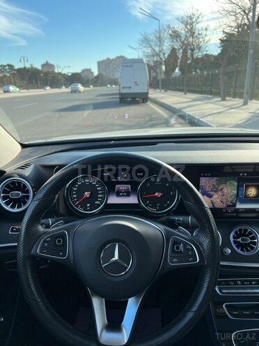 Mercedes E 220 d-3