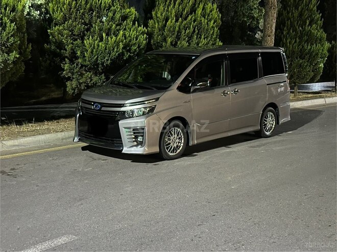 Toyota Voxy-2