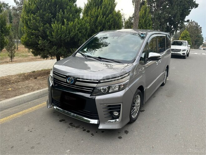 Toyota Voxy-5