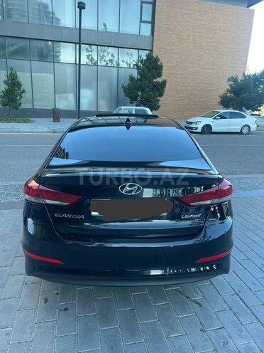 Hyundai Elantra-10