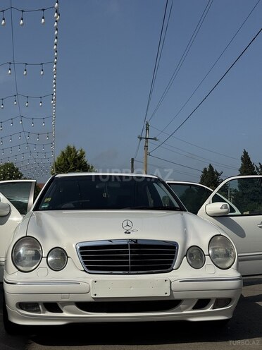 Mercedes E 200-10