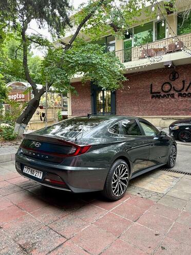 Hyundai Sonata-5