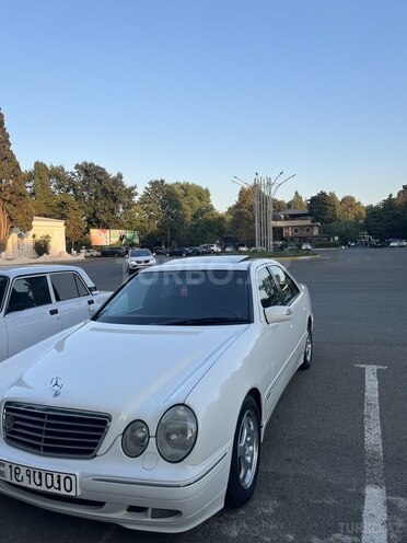 Mercedes E 200-3