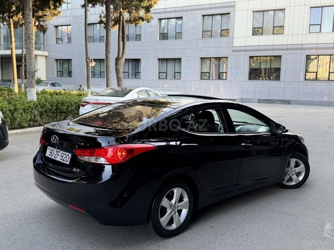 Hyundai Elantra-8