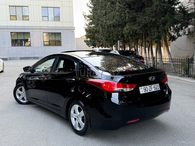 Hyundai Elantra-9