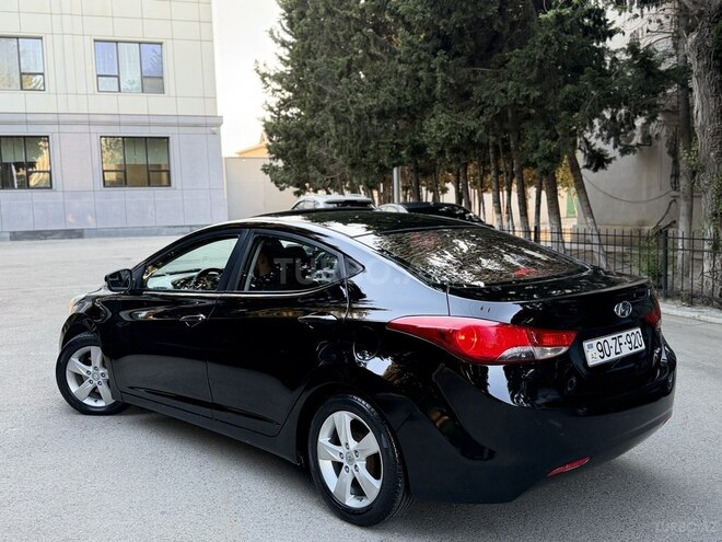 Hyundai Elantra-10
