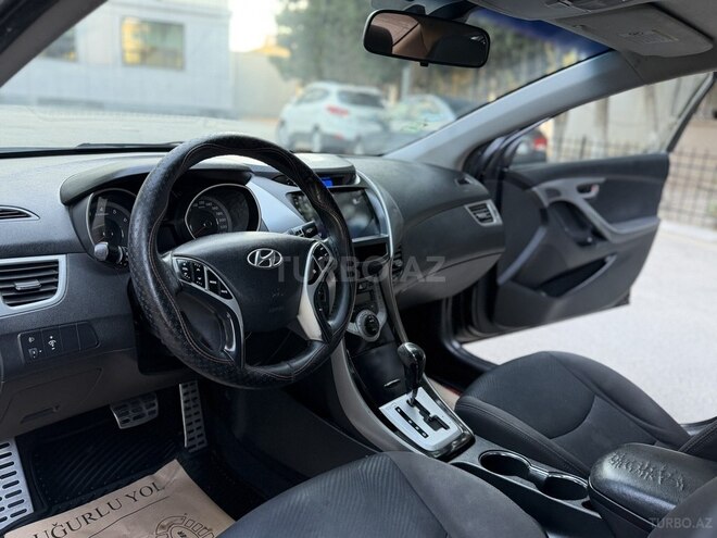 Hyundai Elantra-14