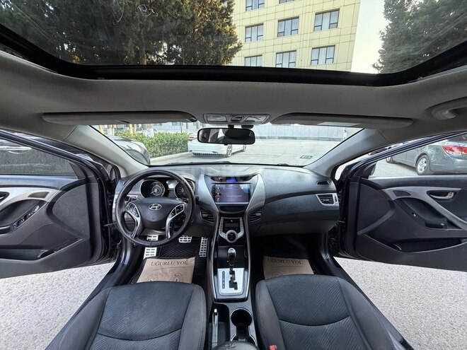 Hyundai Elantra-11