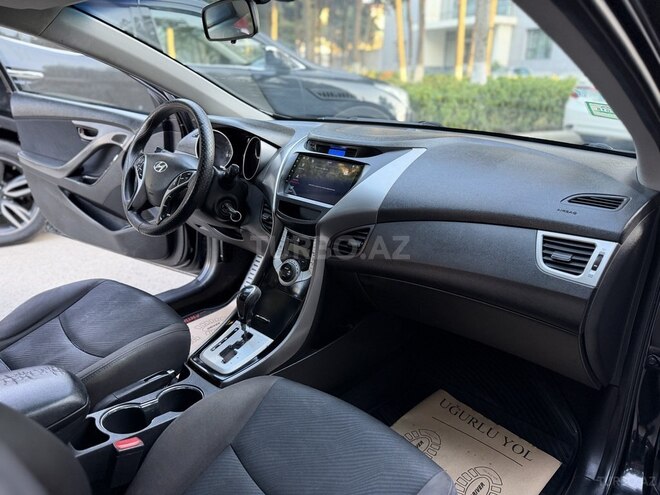 Hyundai Elantra-13