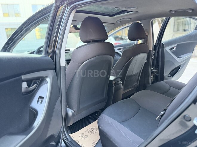 Hyundai Elantra-17