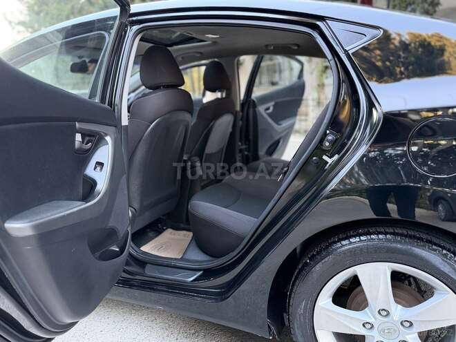 Hyundai Elantra-18