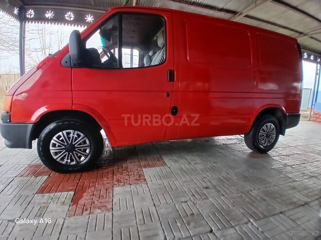 Ford Transit-5