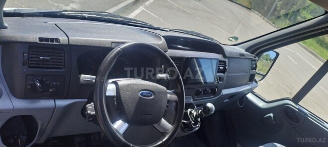 Ford Transit-9