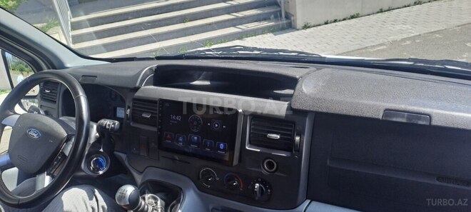 Ford Transit-12