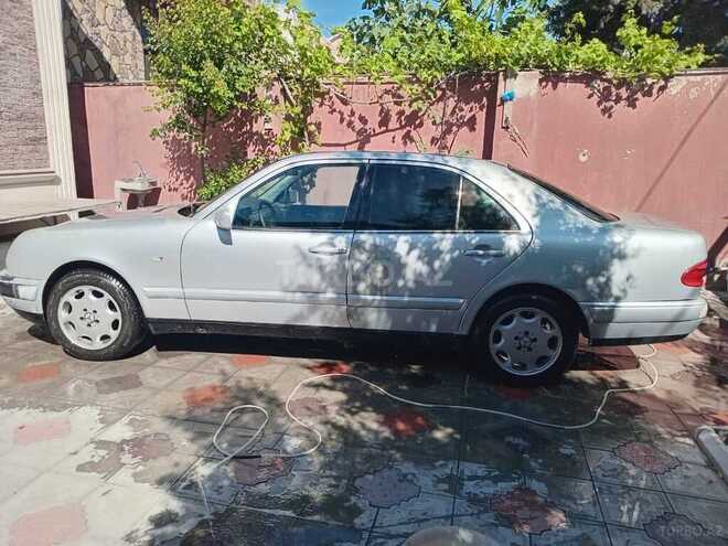 Mercedes E 220-7