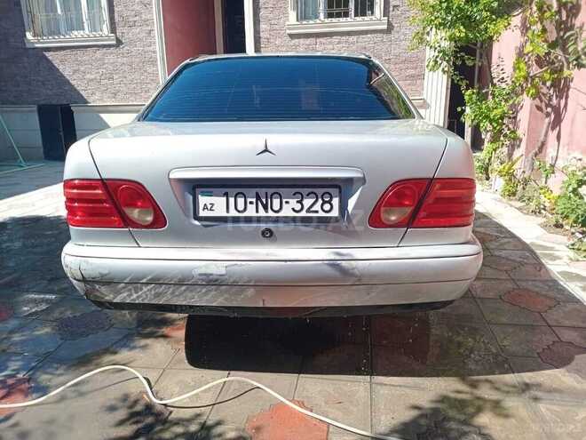 Mercedes E 220-3