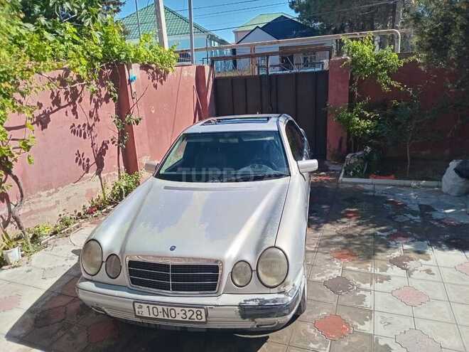 Mercedes E 220-1