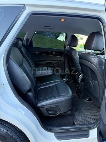Kia Sorento-13