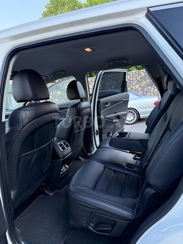 Kia Sorento-12