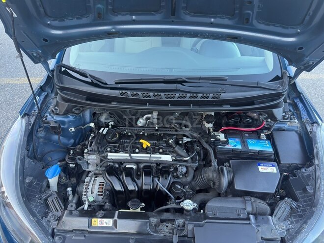 Hyundai Elantra-11