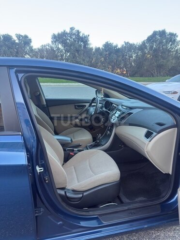 Hyundai Elantra-10