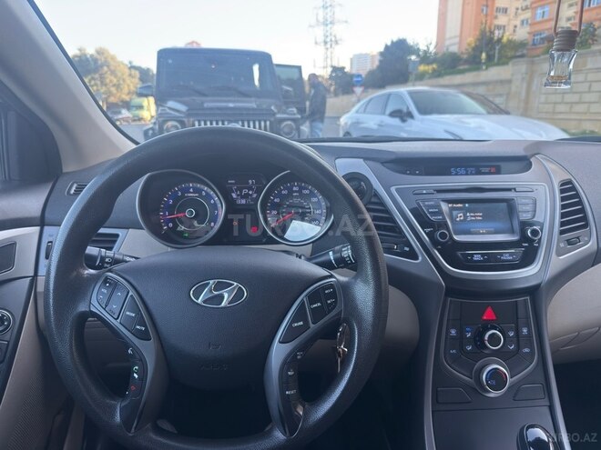 Hyundai Elantra-8