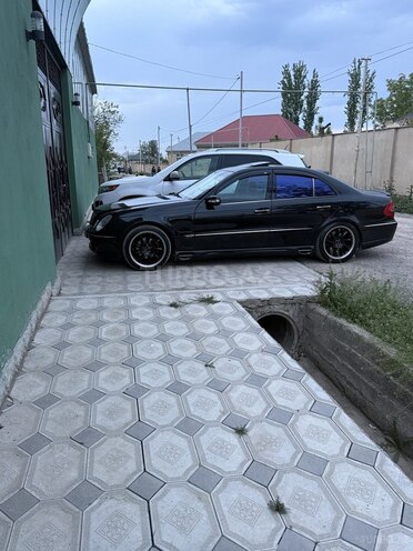 Mercedes E 240-3