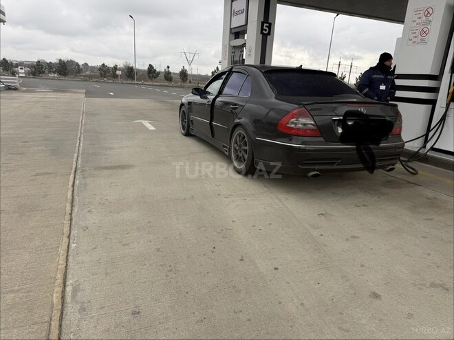 Mercedes E 240-4