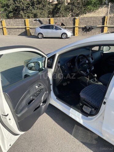 Kia Rio-16