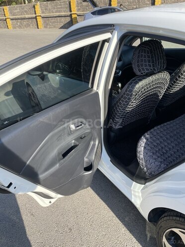 Kia Rio-17